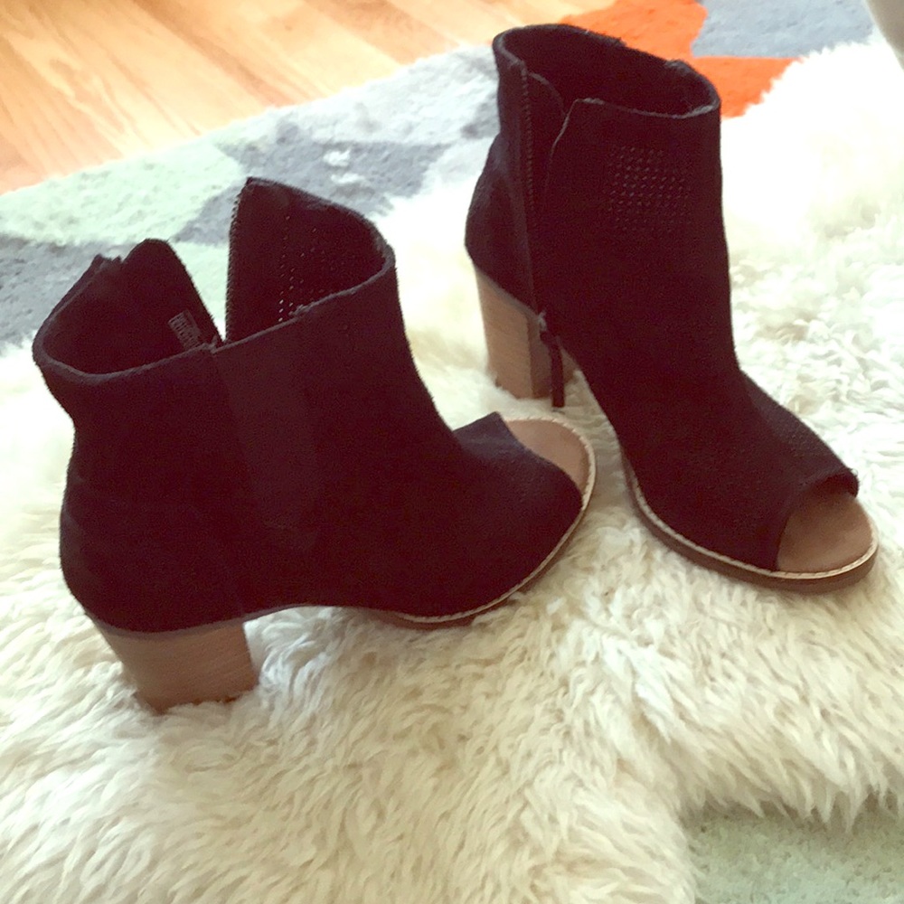 Toms Majorca Black stucco booties
